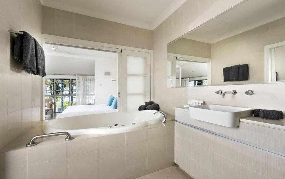 Mangrove Hotel Broome Esterno foto