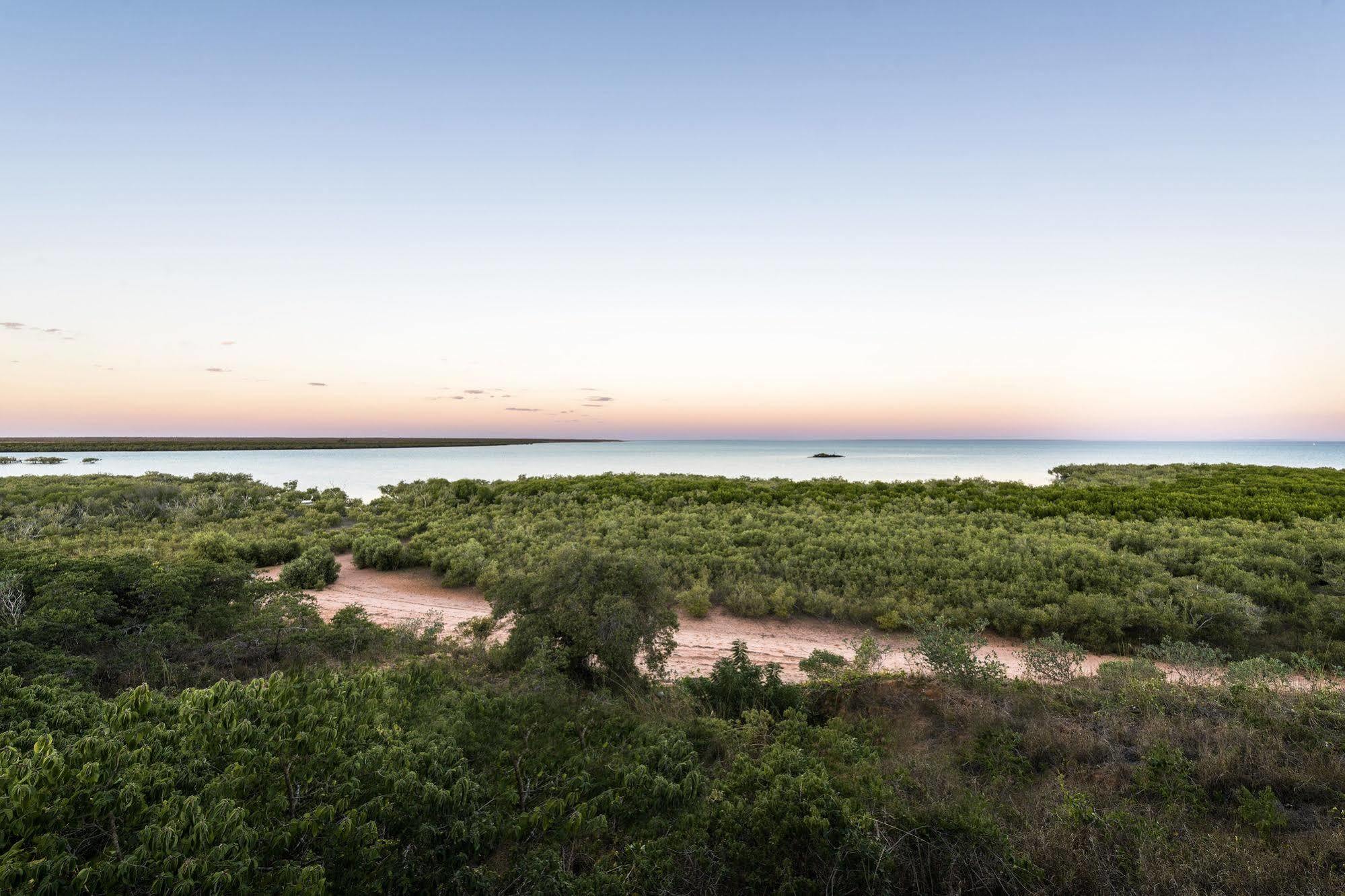 Mangrove Hotel Broome Esterno foto